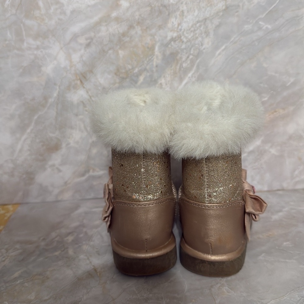 🎀 Juicy Couture Sparkle Fur Bow Boots Toddler - Picture 5 of 7